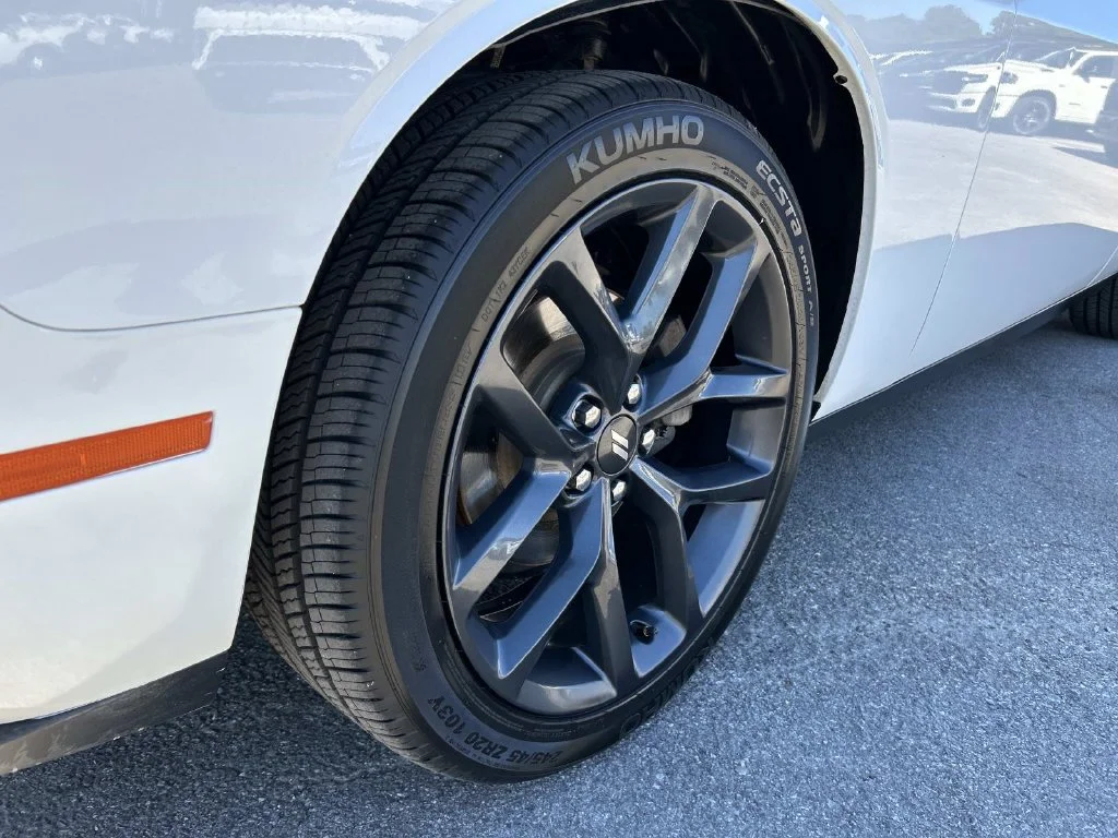 Used 2021 White Dodge SXT image 35