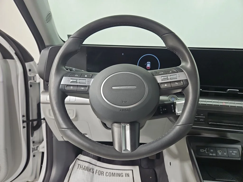Used 2025 White Hyundai SEL Convenience image 16
