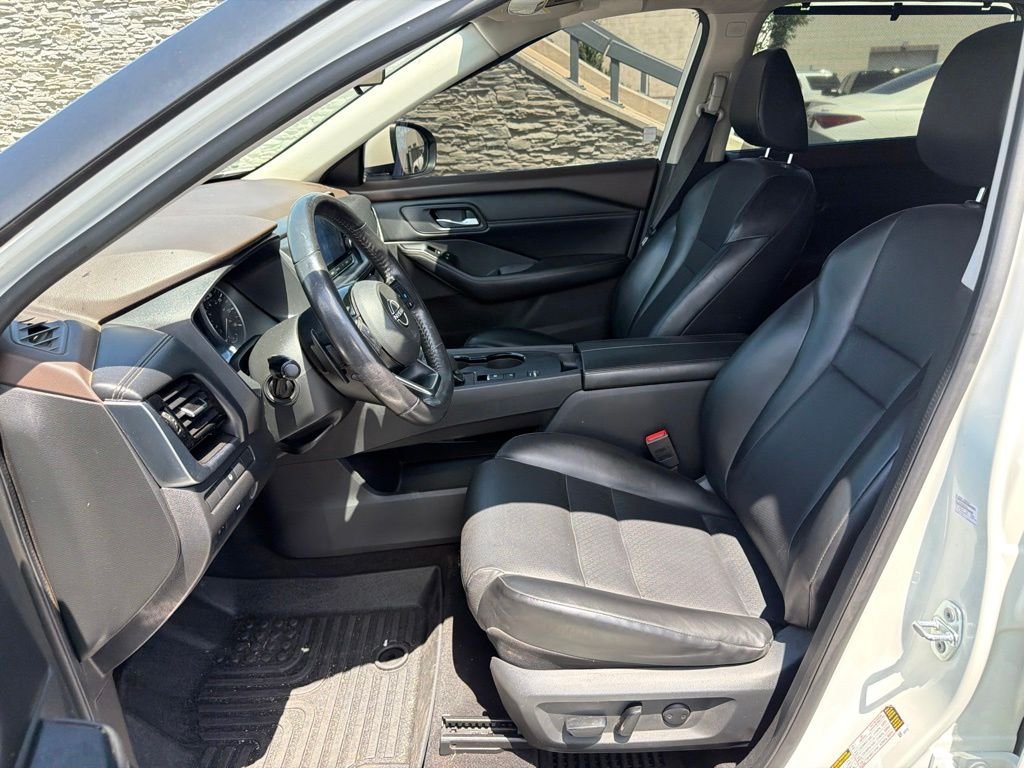 Used 2022 White Nissan SV image 10