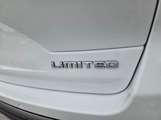 New 2026 Bright White Clear-Coat Exterior Paint Jeep Limited image 12