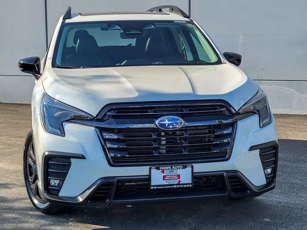 Used 2025 White Subaru Onyx Edition Touring image 4