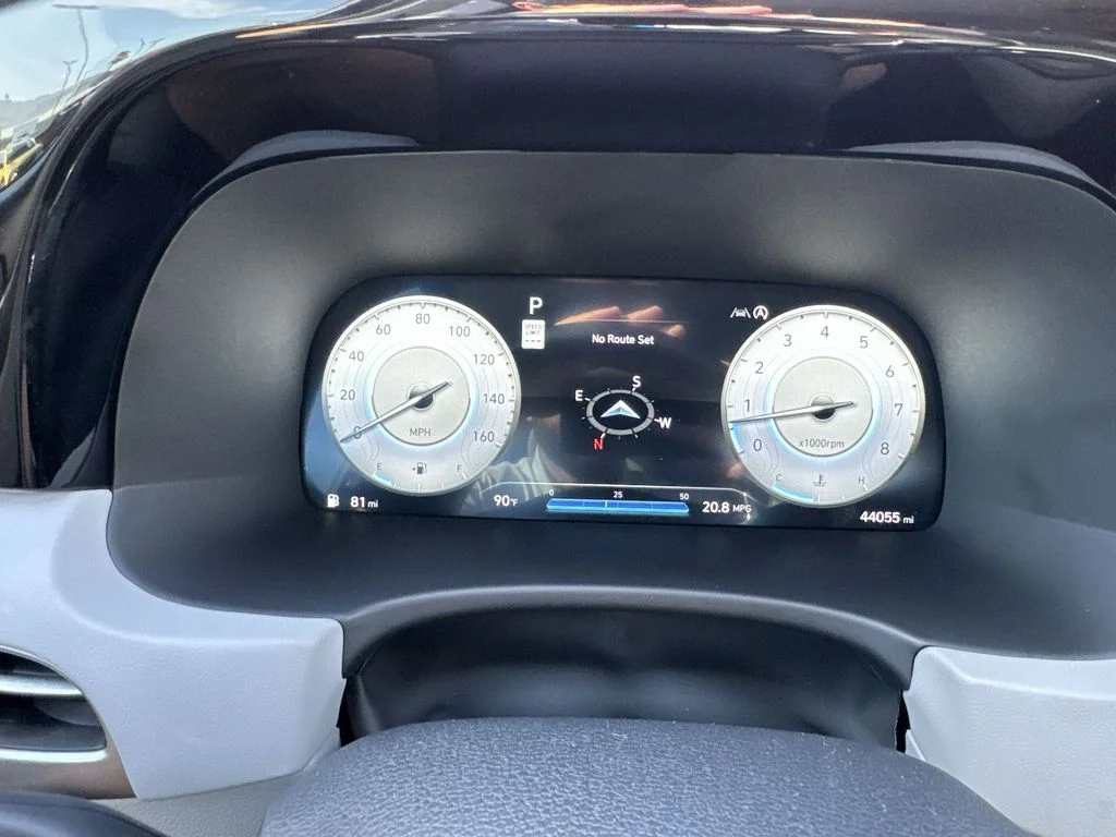 Used 2023 White Hyundai SEL image 11