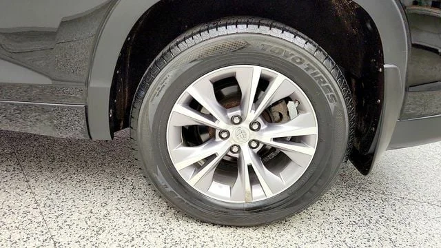 Used 2014 Attitude Black Metallic Toyota AWD 4dr V6 XLE image 9