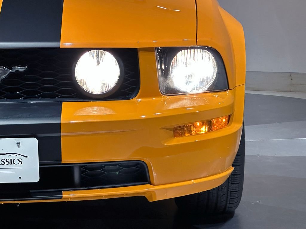 Used 2007 Orange Ford  image 24