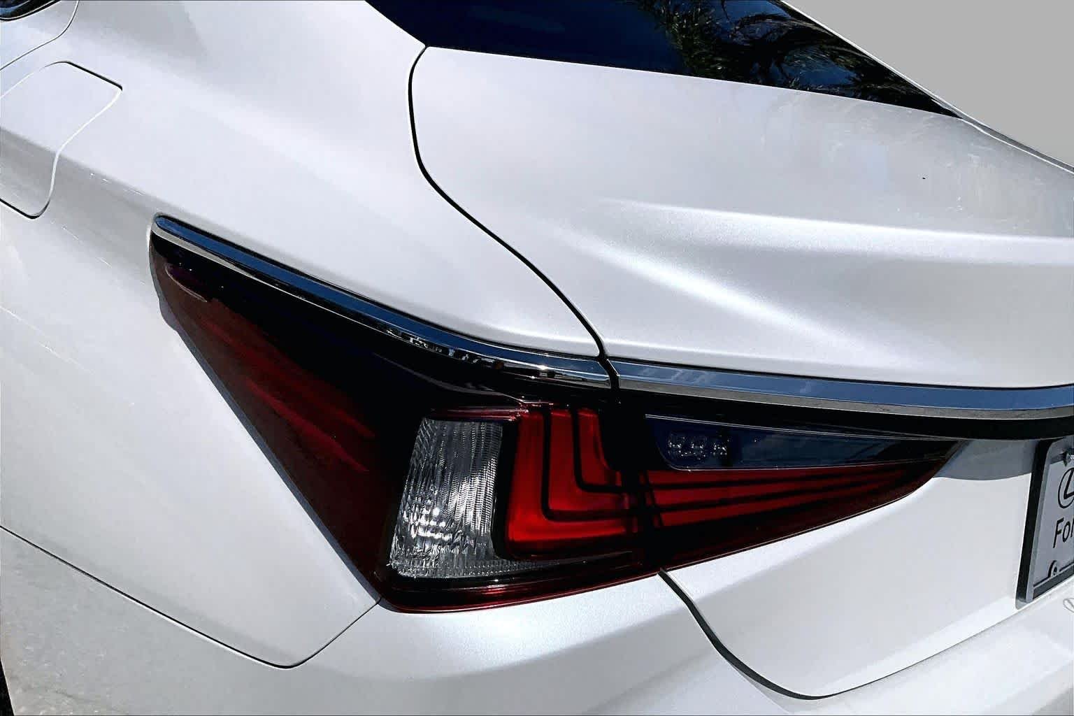 Used 2023 Eminent White Pearl Lexus  image 29