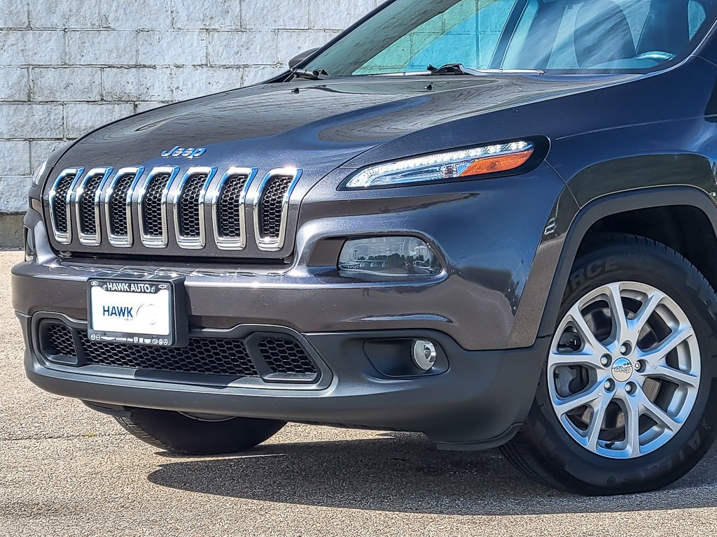 Used 2018 Jeep Cherokee Latitude Plus with VIN 1C4PJMLB2JD530061 for sale in St. Charles, IL