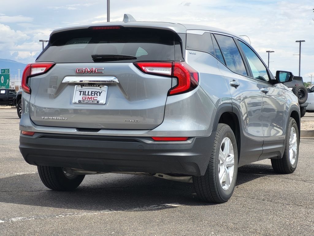 Used 2024 Sterling Metallic GMC SLE image 7