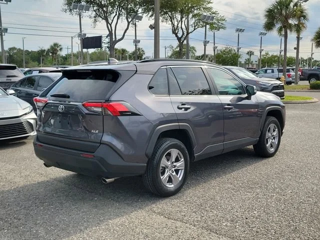 2025 Toyota RAV4 XLE - Photo 6