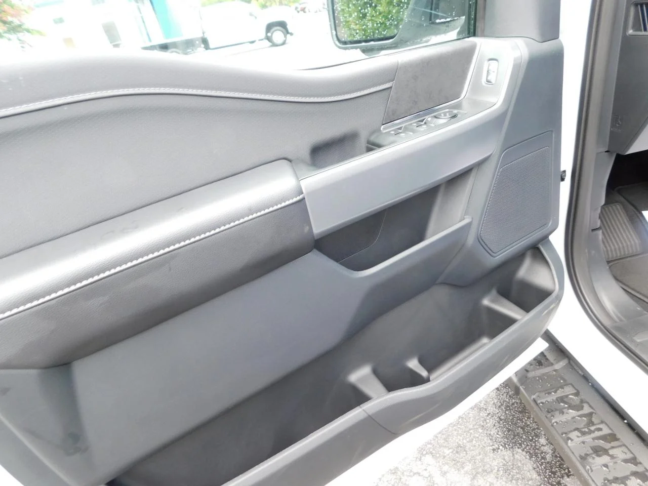New 2026 Oxford White Ford XLT image 29