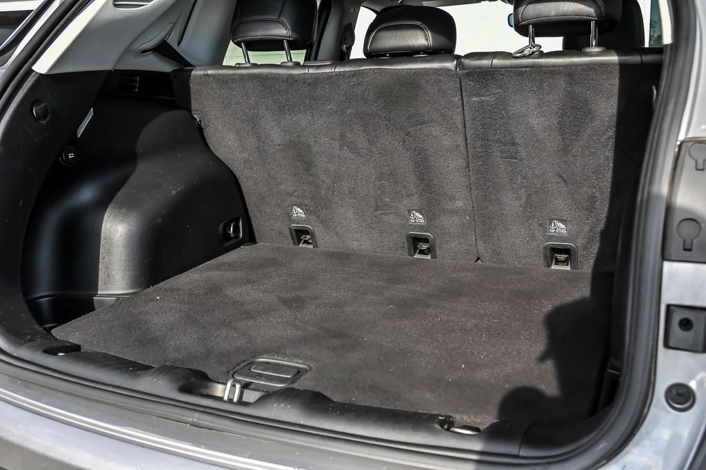 Used 2020 Silver Jeep Latitude image 11