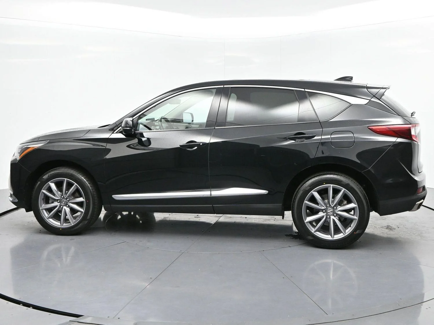 Used 2024 Majestic Black Pearl Acura SH-AWD w/Tech image 4