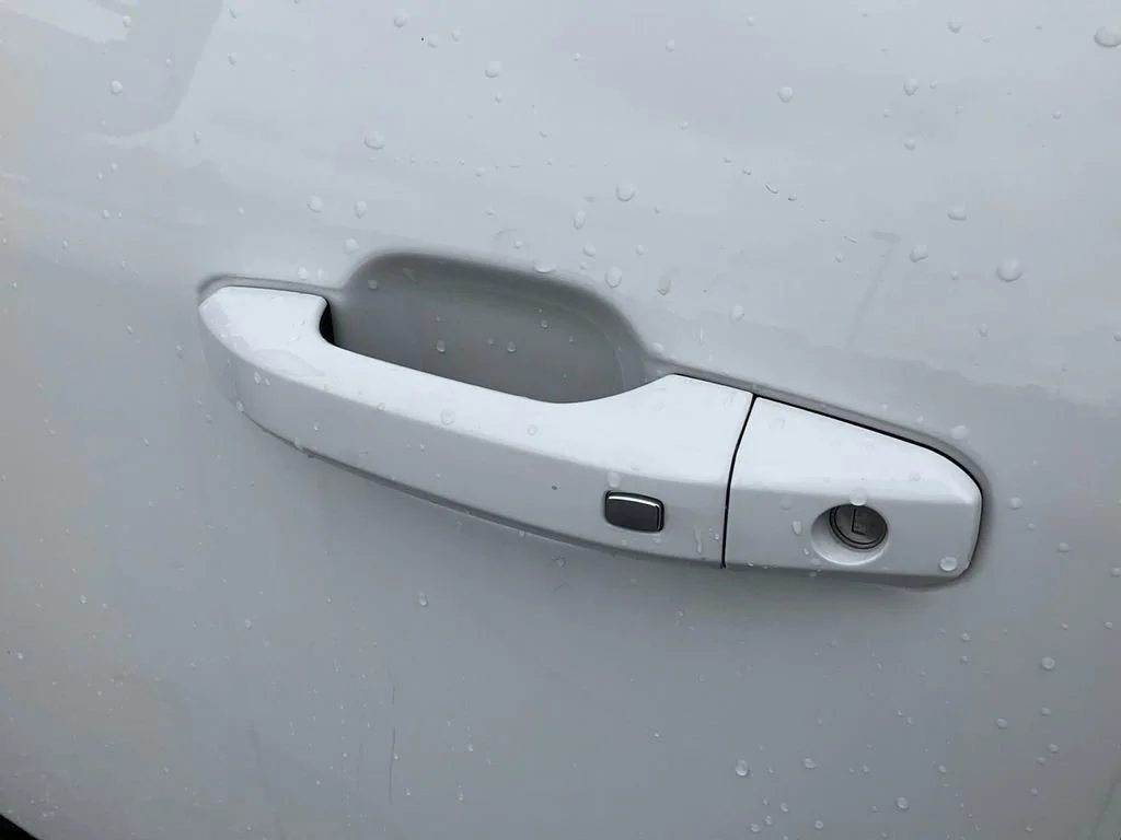 Used 2024 Summit White Chevrolet LT image 31