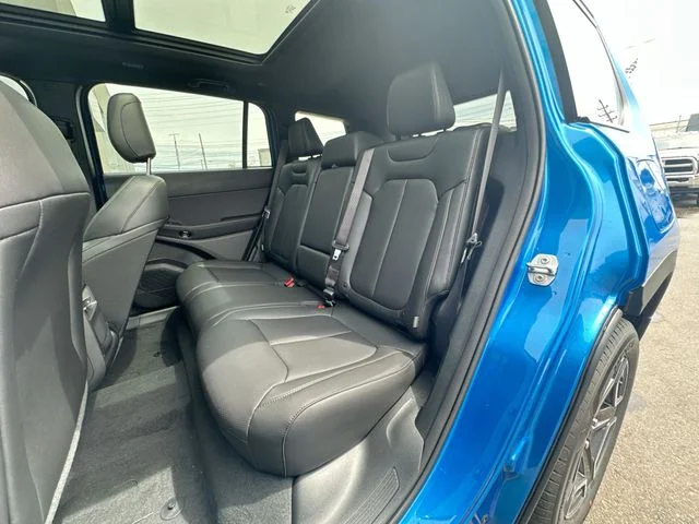 New 2026 Hydro Blue Pearl-Coat Exterior Paint Jeep Limited image 24