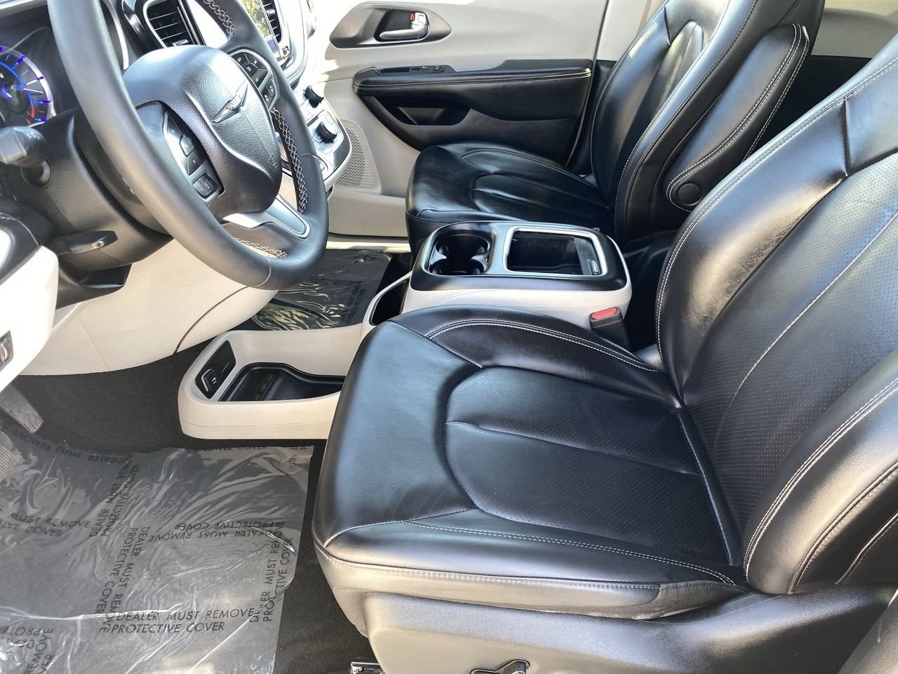 Used 2023 Bright White Chrysler Touring L image 27