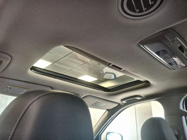 Used 2023 White Kia EX image 21