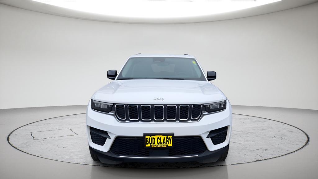 Used 2023 White Jeep Laredo image 8