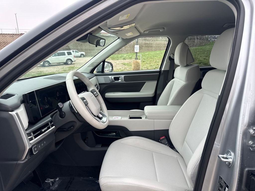 New 2027 Silver Hyundai SE image 9