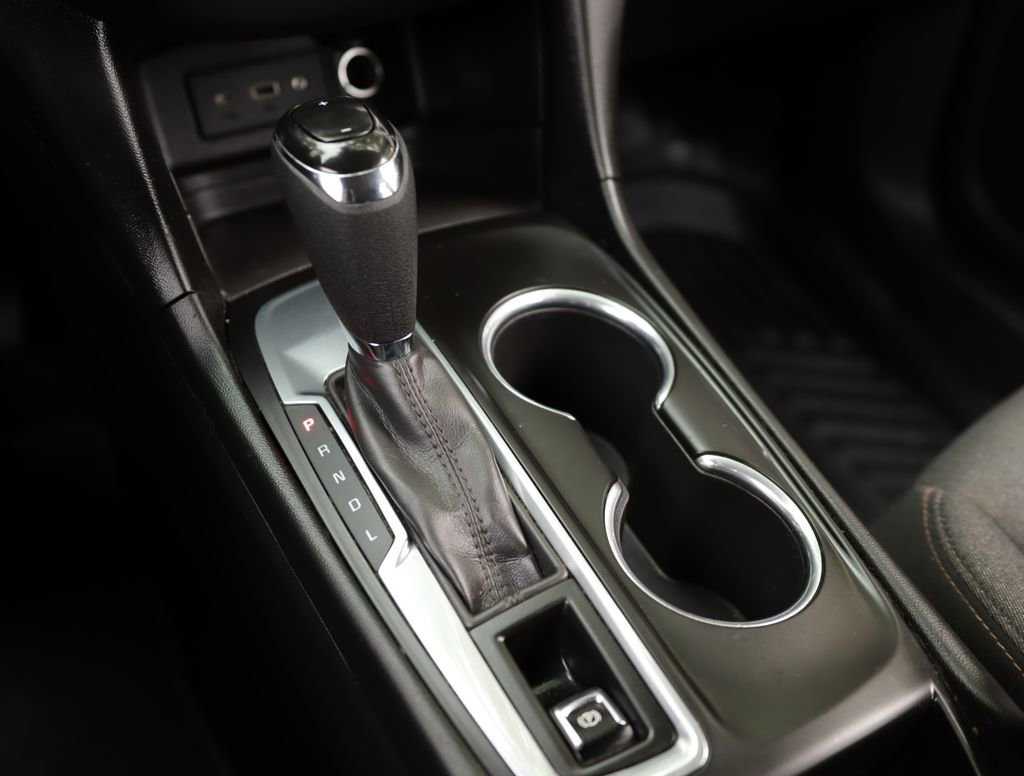 Used 2019 MOSAIC BLACK METALLIC Chevrolet LT image 17