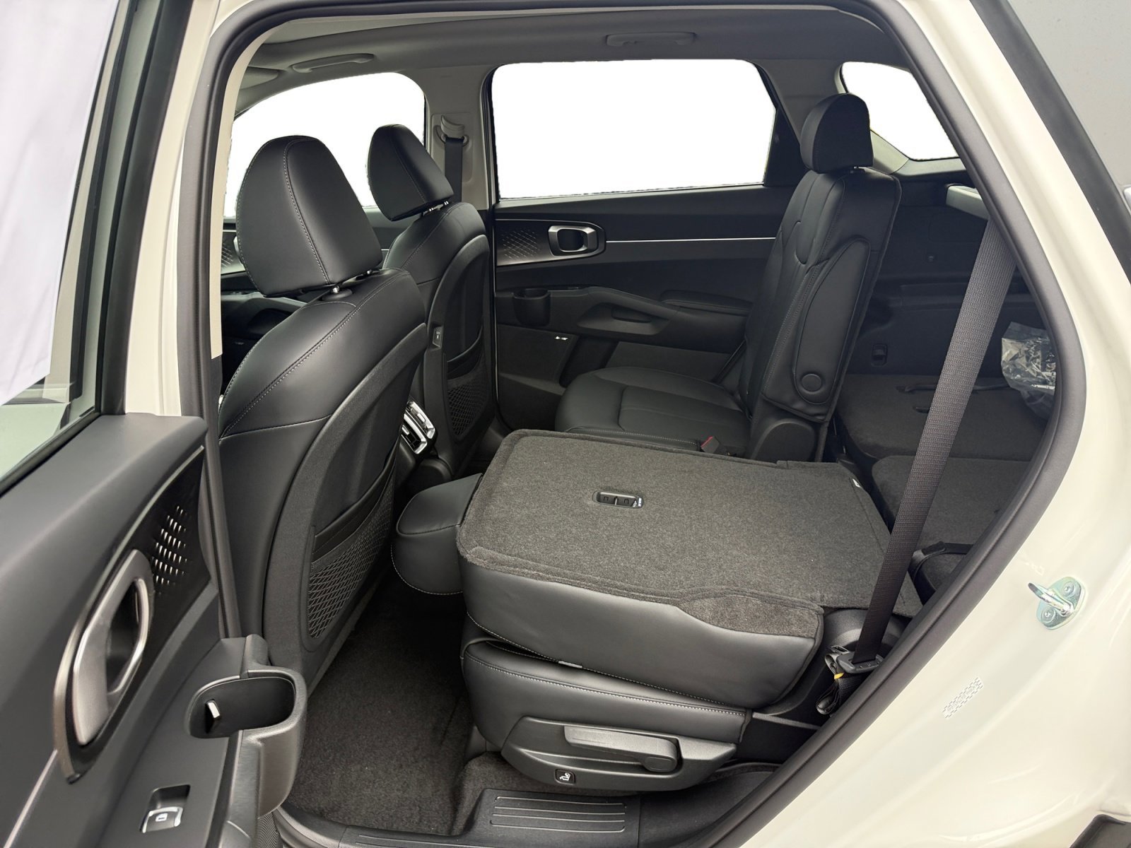 New 2026 Snow White Pearl Kia EX image 16