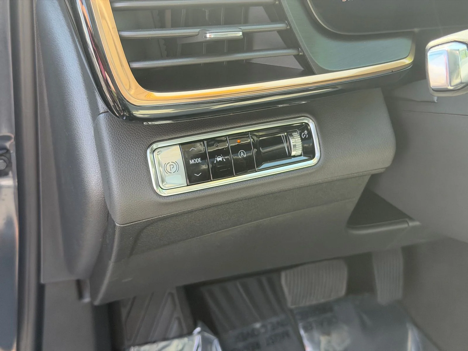 Used 2026 Quartz Blue Metallic Buick Avenir image 15