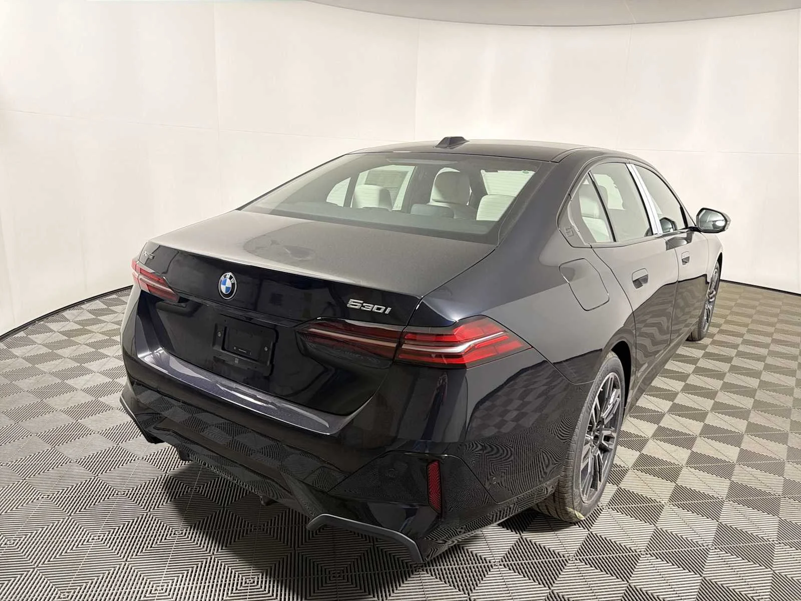 New 2026 Carbon Black Metallic BMW 530i xDrive image 9