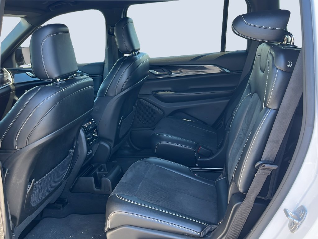 Used 2023 White Jeep Altitude image 21