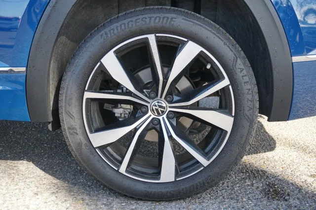 New 2025 R3R3 Mountain Lake Blue Volkswagen 2.0T SEL Premium R-Line image 13