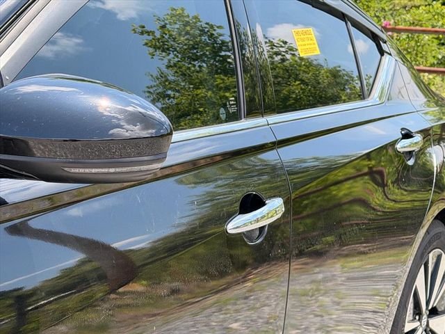 Used 2019 Black Nissan 2.5 SV image 8
