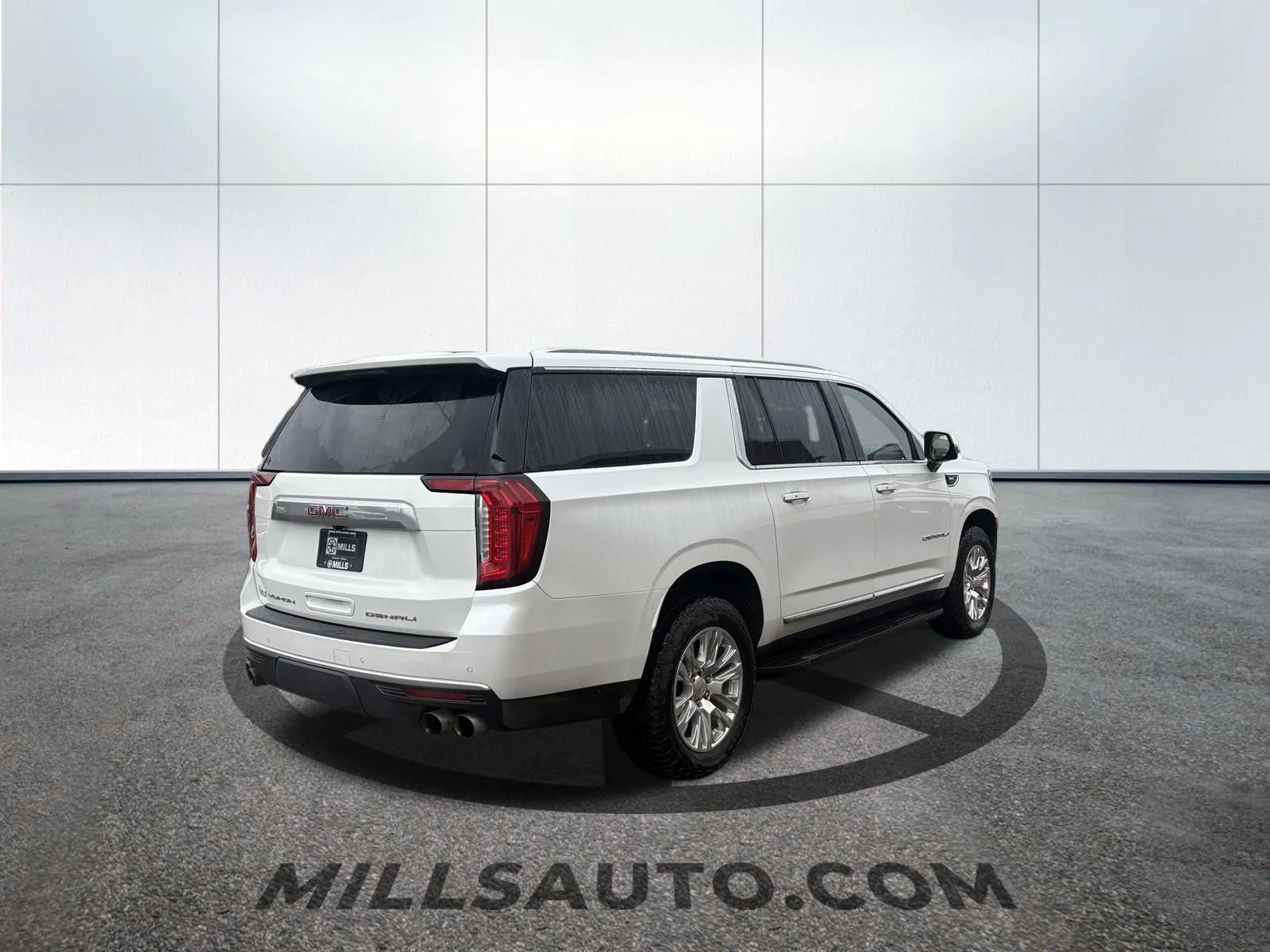 Used 2023 White GMC Denali image 6