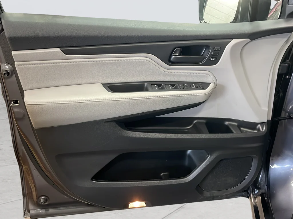 Used 2019 Gray Honda Touring image 25