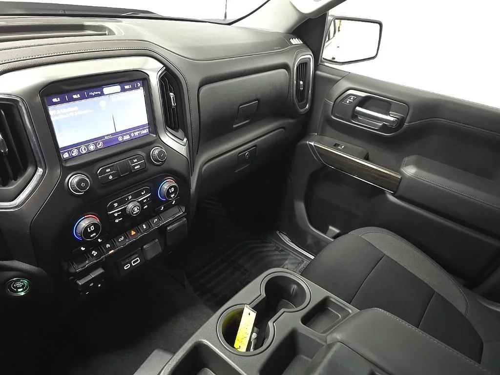 Used 2020 SILVER ICE METALLIC Chevrolet LT image 27