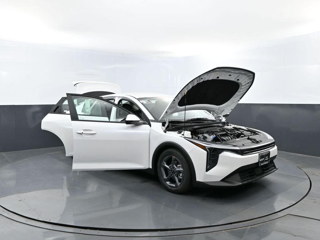 New 2026 Snow White Pearl Kia LXS image 27