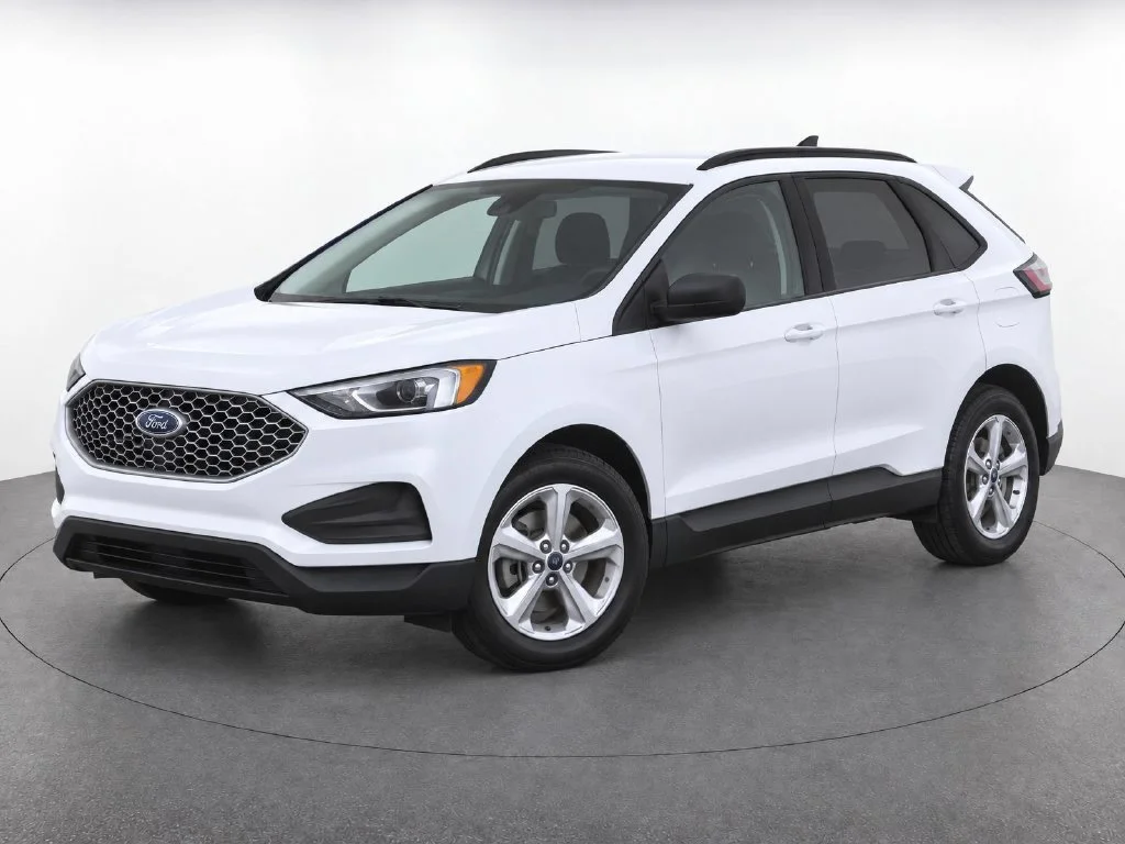 Used 2024 White Ford SE image 2
