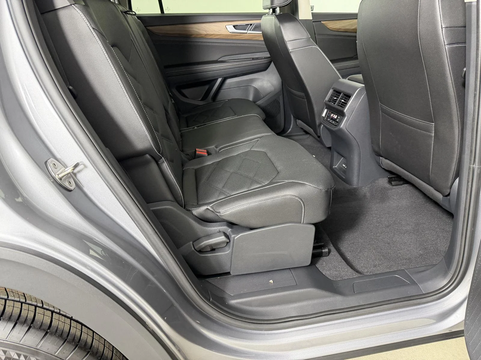 New 2026 Silver Mist Metallic Volkswagen 2.0T SE image 16