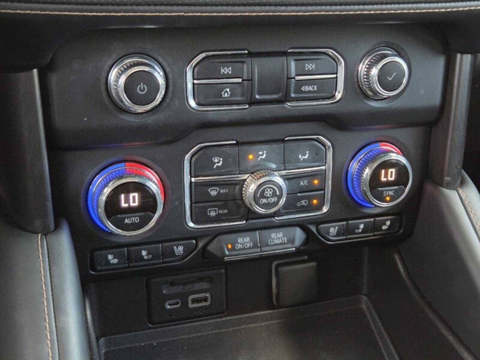 Used 2021 White Frost Tricoat GMC AT4 image 36