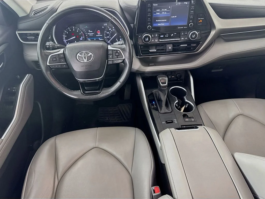 Used 2020 Celestial Silver Metallic Toyota XLE image 28