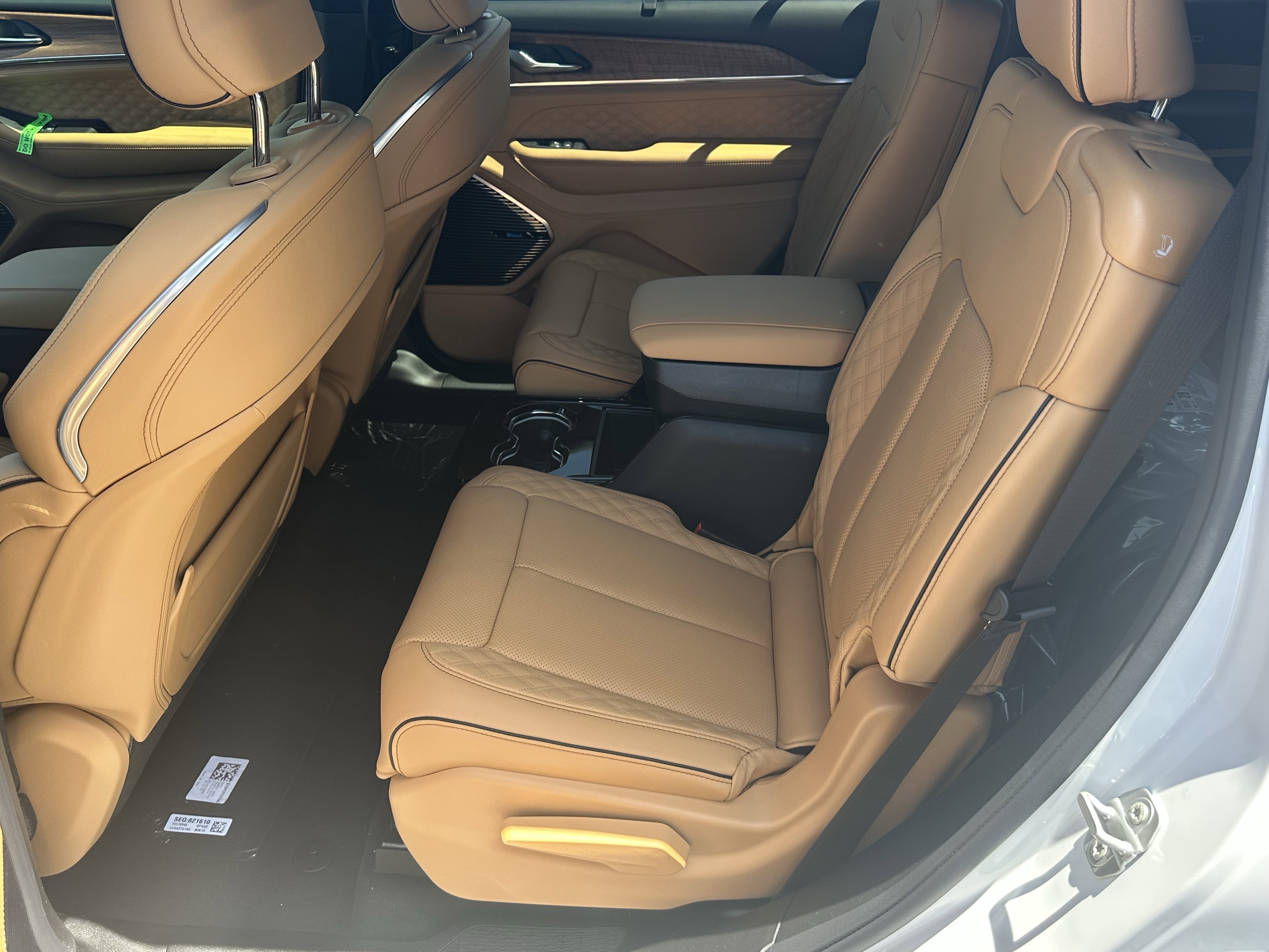 New 2026 Bright White Clear-Coat Exterior Paint Jeep Summit image 22