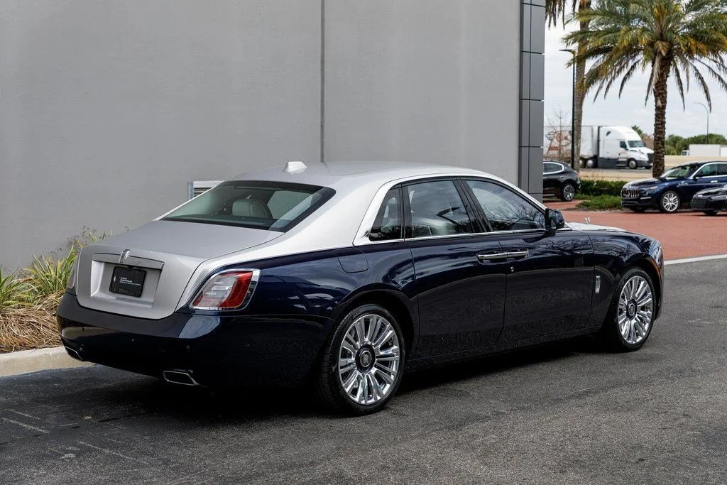 Used 2021 Midnight Sapphire Rolls-Royce  image 5