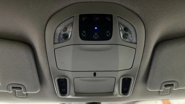 Used 2023 Bright White Clearcoat Chrysler Limited image 33