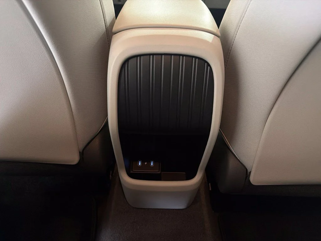 Used 2025 Neoteric Yellow Hyundai SE image 23