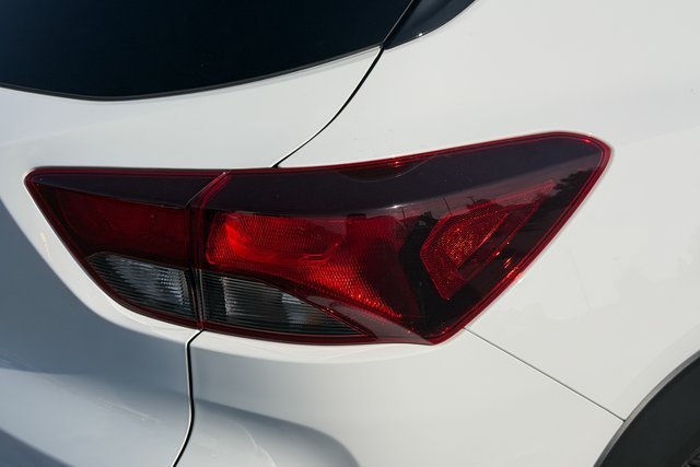 Used 2023 SUMMIT WHITE Chevrolet LT image 5