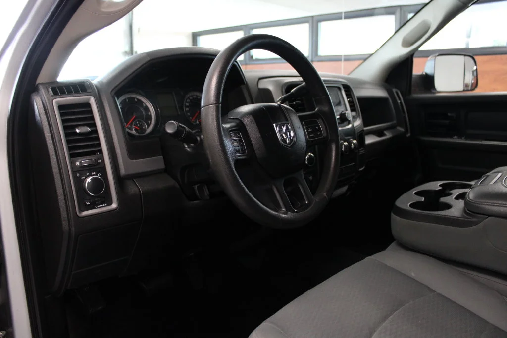 Certified Used 2018 Bright Silver Clearcoat Metallic Ram Tradesman image 13