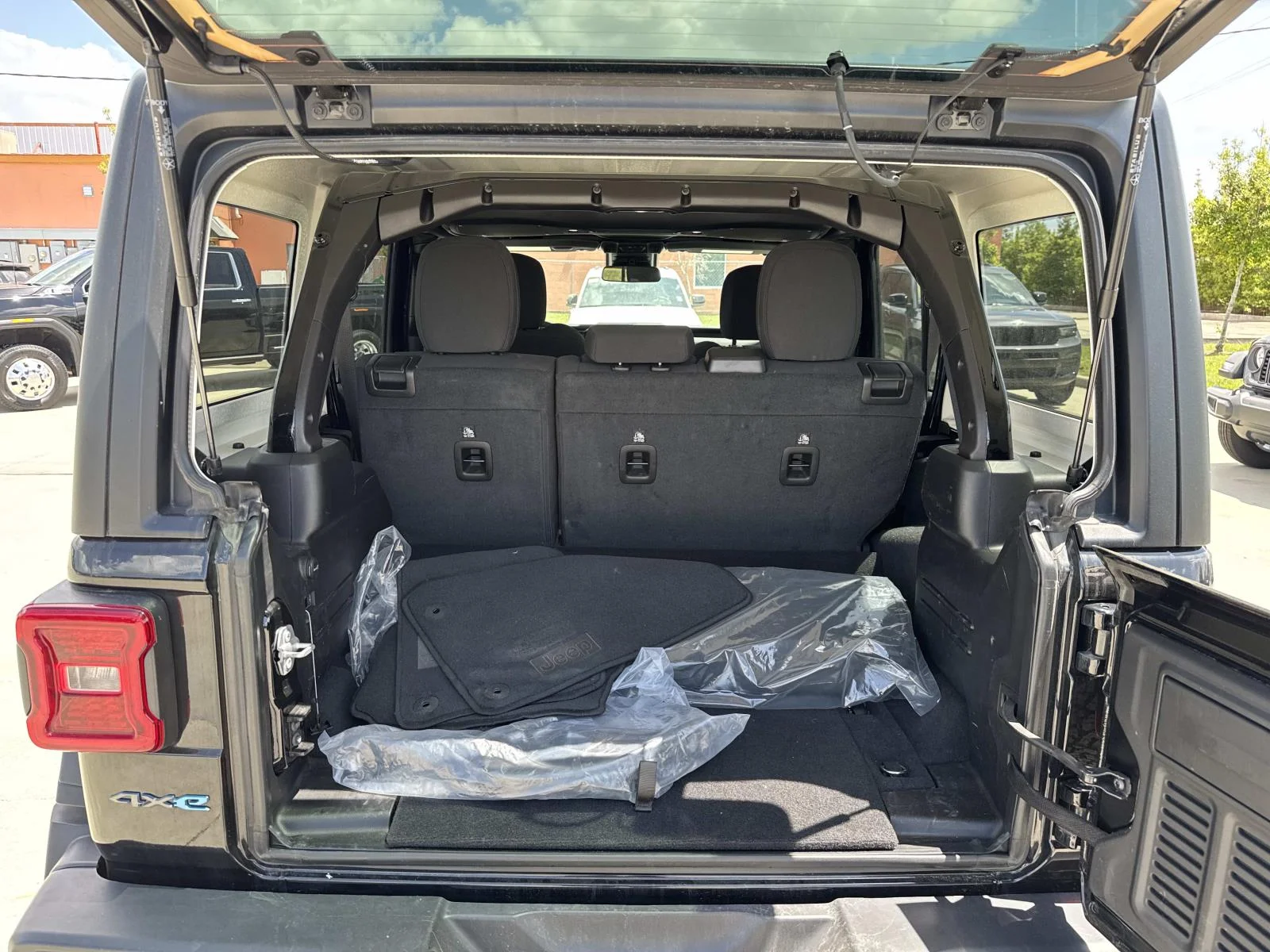 Used 2025 Black Clearcoat Jeep Rubicon 4x4 image 8