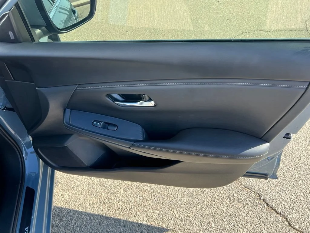 Used 2025  Nissan SV image 24