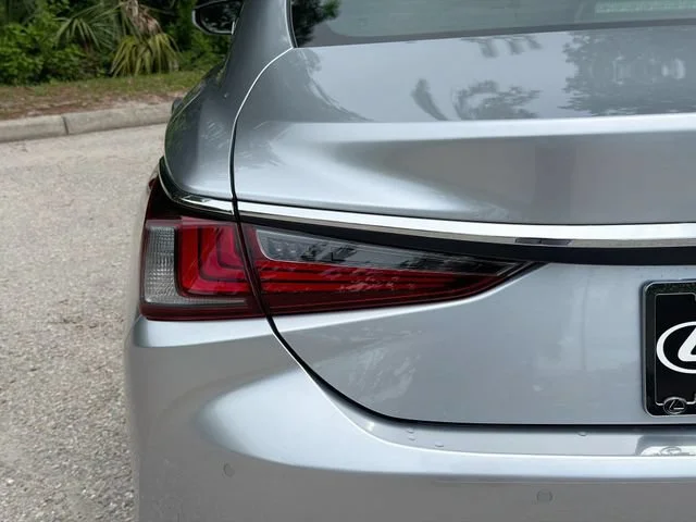 Certified Used 2023 Iridium Lexus ES 350 image 10