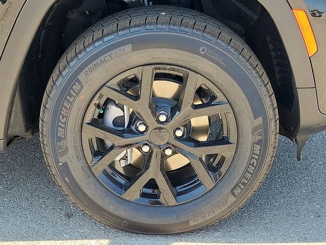 New 2026 Diamond Black Crystal Pearlcoat Jeep Altitude image 7