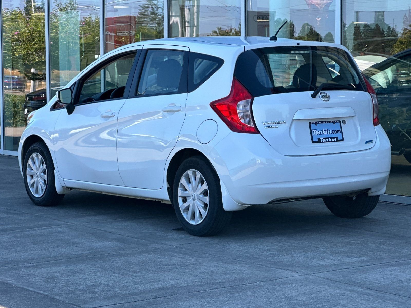 Used 2015 White Nissan S Plus image 4