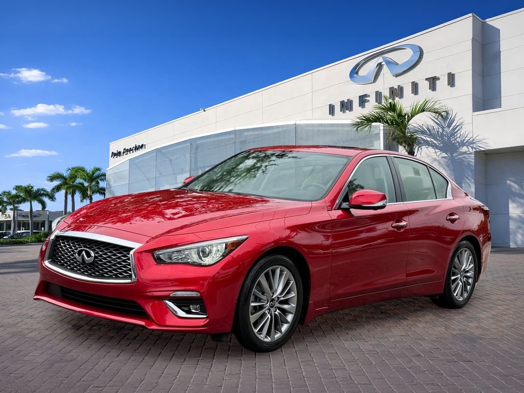 Used 2023 Red INFINITI LUXE image 3