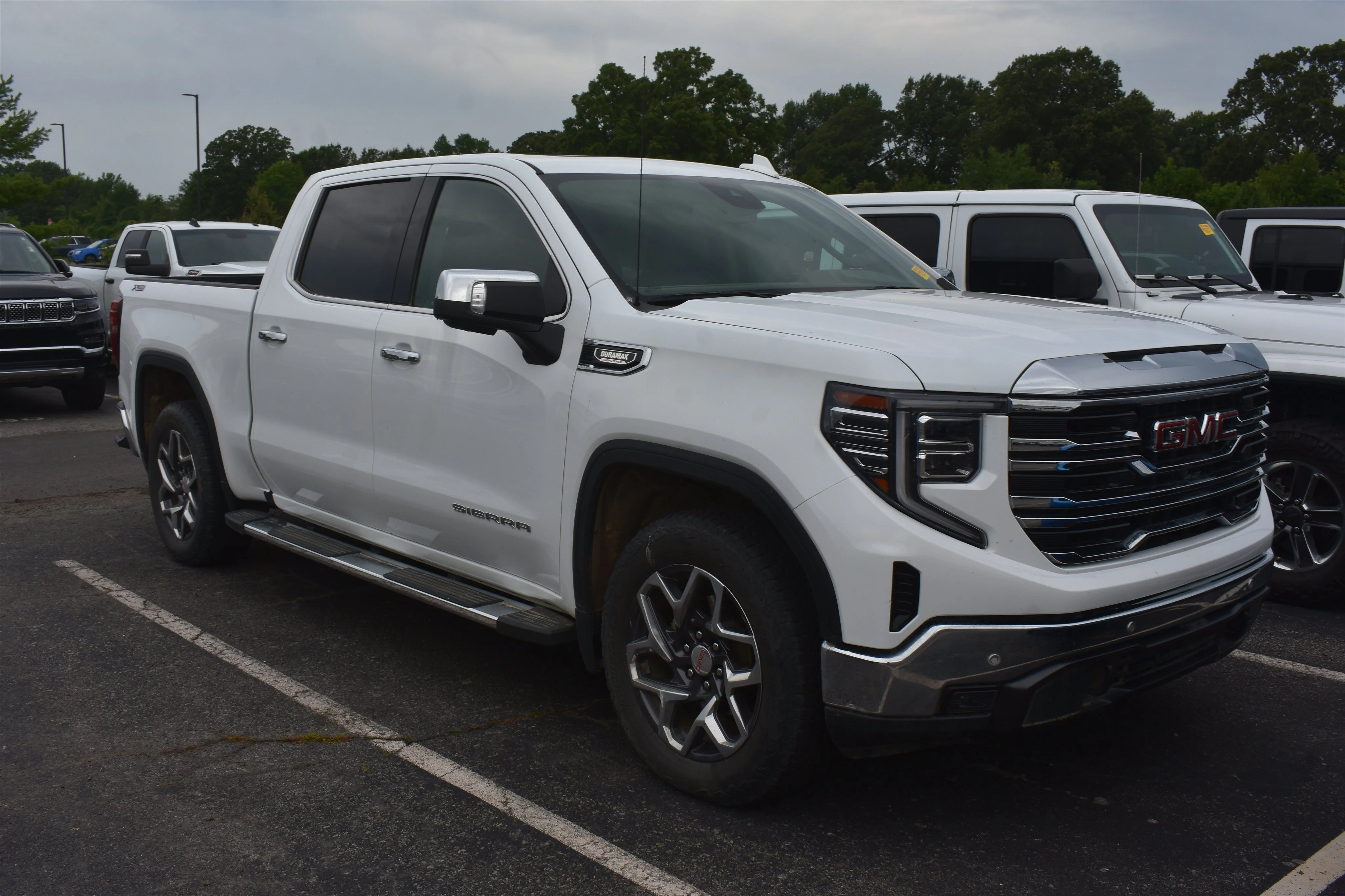 Used 2025 Summit White GMC SLT image 2