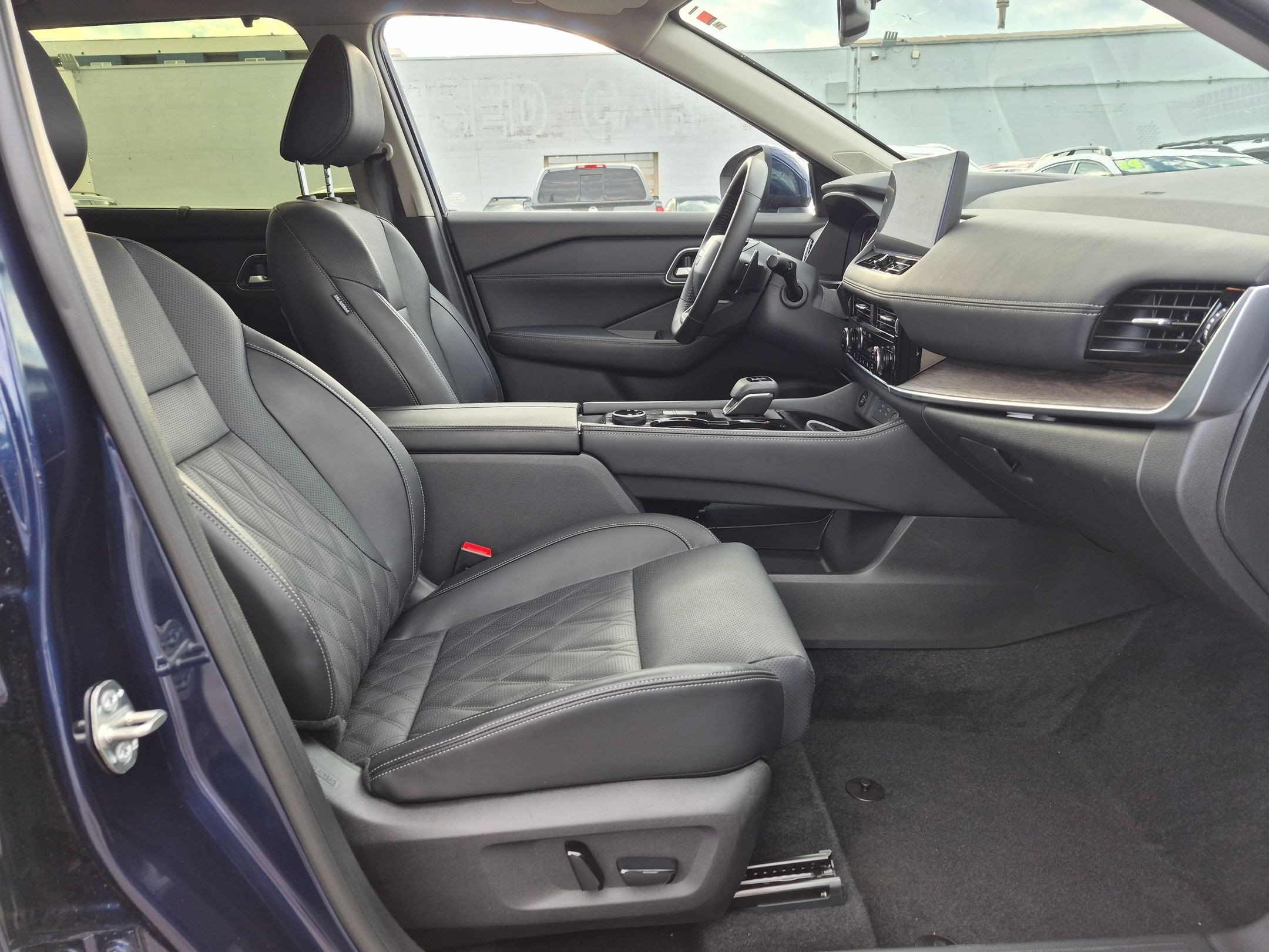 Used 2026 Deep Ocean Blue Pearl Nissan Platinum image 30